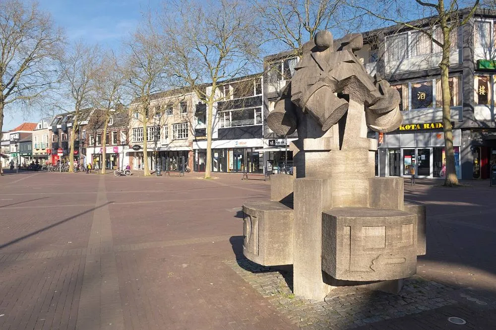 Zevenaar: Zevenaar, oorlogsmonument de Vier Tamboers op het Raadhuisplein IMG 3709 2020-03-24 16.14