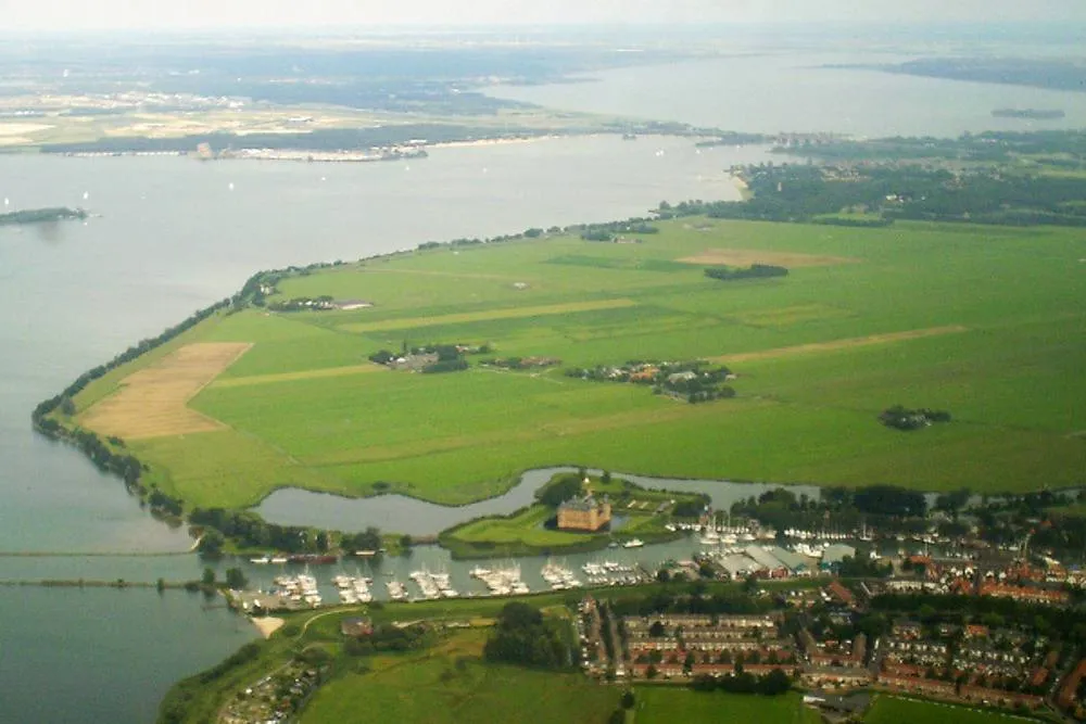 Muiden: Muiden het slot en de Flevopolder
